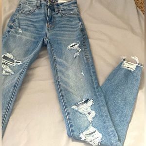 AMERICAN EAGLE ripped skinny jeans size 000 regular (teens)